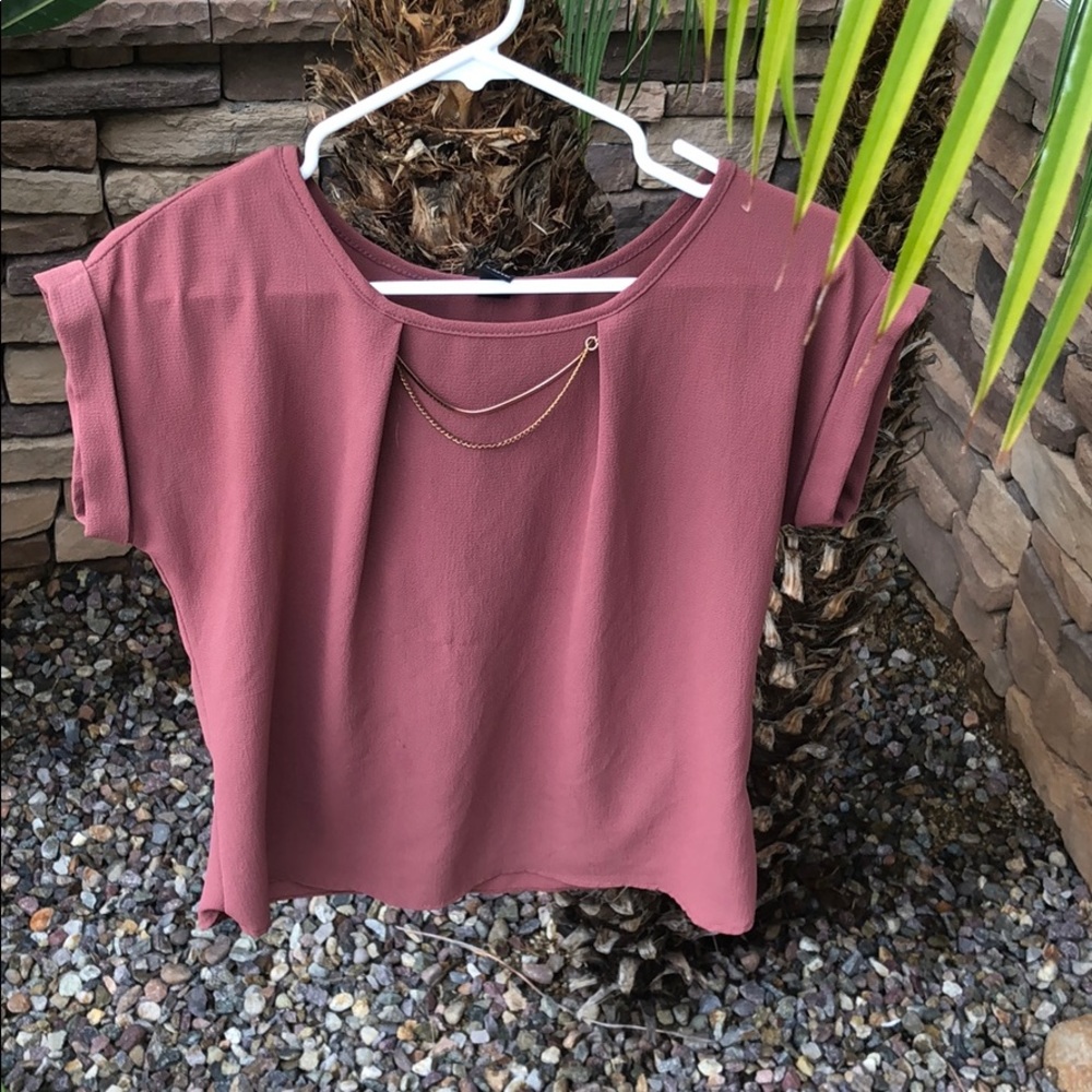 Mauve short sleeved shirt WITH NECKLACE